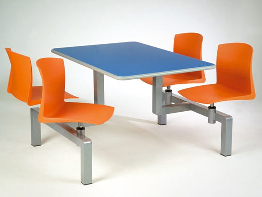 Tavoli e sedute monoblocco